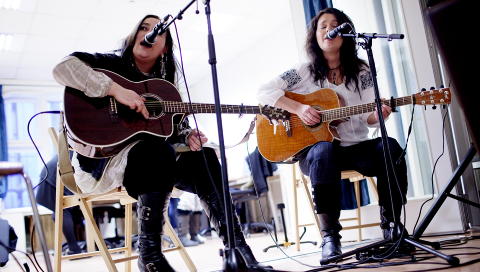 BLUESDUO: Plateaktuelle Margit Bakken (t.v.) og Rita Engedalen har spilt sammen i snart ti år, nå under navnet Women in Blues.
Foto: Stian Lysberg Solum / SCANPIX . BLUESDUO: Plateaktuelle Margit Bakken (t.v.) og Rita Engedalen har spilt sammen i snart ti år, nå under navnet Women in Blues.
Foto: Stian Lysberg Solum / SCANPIX .