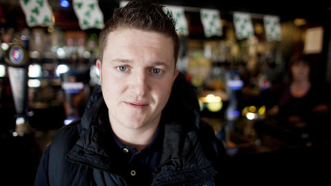 I STAMPUBEN: Tommy Robinsons irske røtter kommer fram når EDL feirer St. Patrick's Day. Foto: Espen Røst / Dagbladet I STAMPUBEN: Tommy Robinsons irske røtter kommer fram når EDL feirer St. Patrick's Day. Foto: Espen Røst / Dagbladet