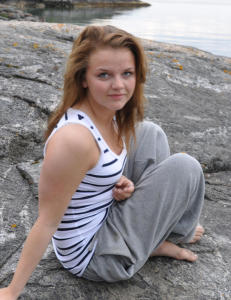 �Unge jenter blir b�ret p� gullstol inn i rusmilj�et�