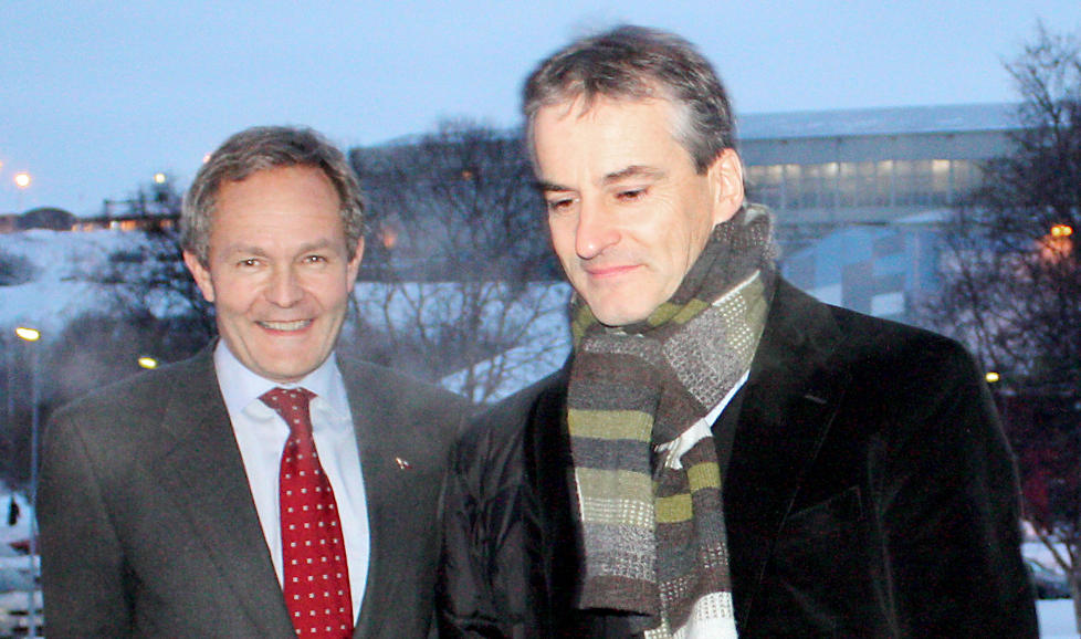 �PNET SENTERET SAMMEN: 26. november 2008, halvannen m�ned etter at s�knaden kom, �pnet utenriksminister Jonas Gahr St�re Senter for nordomr�delogistikk i Kirkenes. Foto: S�r-Varanger Avis.