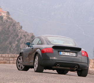 AUDI TT: Den første TT-en har ikonisk design og driftssikker teknikk. AUDI TT: Den første TT-en har ikonisk design og driftssikker teknikk.