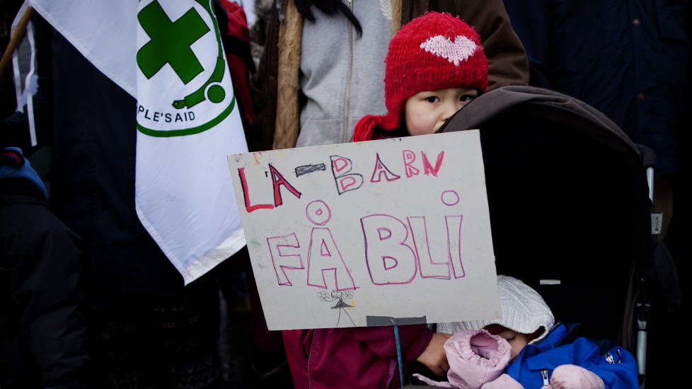 EN DEL AV LOVGIVNINGEN:  
�Naturligvis handler dette om verdier og f�lelser. Det er solidaritet og empati som ligger til grunn for �38,� skriver artikkelforfatteren. Bildet er fra en tidligere demonstrasjon med samme tema. Foto: Kyrre Lien / Scanpix