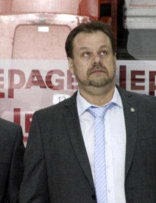 Norges keepertrener fikk hjerteinfarkt midt i hockeykamp
