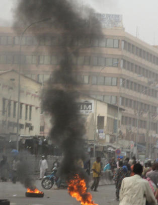 Skudd avfyres utenfor Kirkens N�dhjelps hotell i Mali