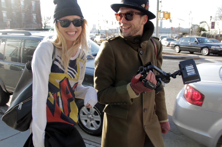 FOTOGRAFBONANZA: Under moteuka i New York er det mange fotografer i Elins n�rhet. Her er hun med kompisen Marcus. Foto: Privat / Elin Kling