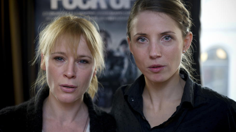 NORGESVENNER: Danske Iben Hjejle (til venstre) og svenske Tuva Novotny trives med � lage film og tv-serier i Norge. For tiden er de begge � se i den norske kinofilmen �Fuck Up�. Foto: �istein Norum Monsen / Dagbladet