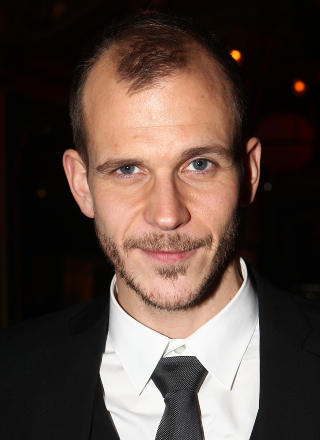 PÅ NORSKE LERRET: Også Bills storebror, Gustaf Skarsgård, dukker opp i norsk film. Da i «Kon-Tiki», som har premiere i august. Foto: Stella Pictures PÅ NORSKE LERRET: Også Bills storebror, Gustaf Skarsgård, dukker opp i norsk film. Da i «Kon-Tiki», som har premiere i august. Foto: Stella Pictures