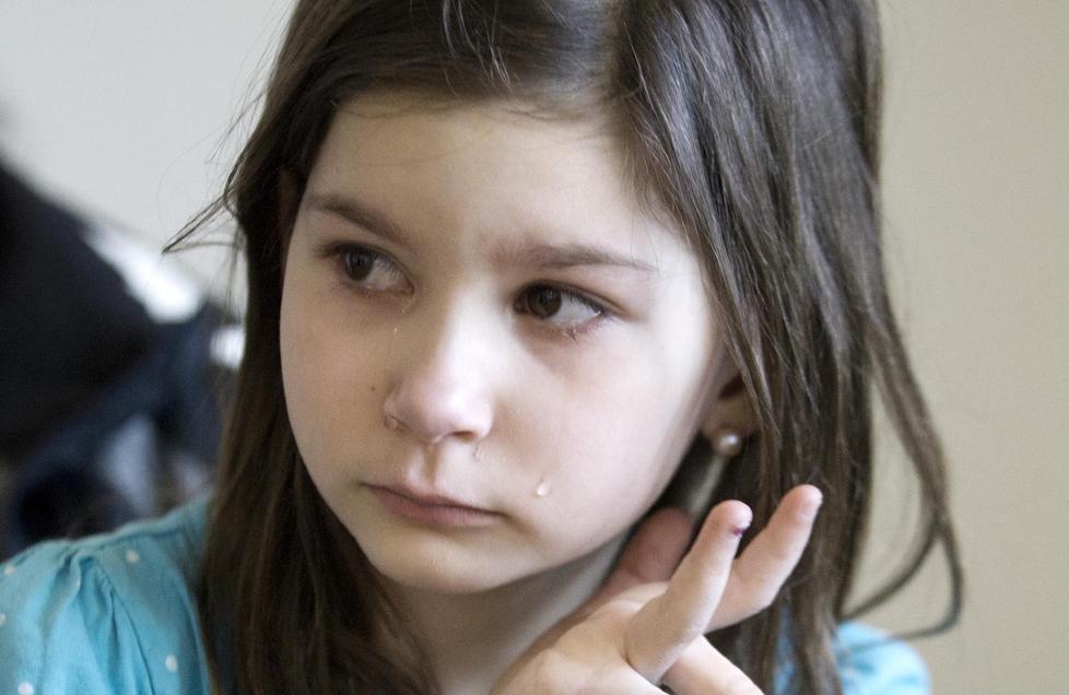 GRÅTER FOR NORGE: I morgen blir Verona Delic og hennes bosniske familie tvangsutsendt fra Norge . Verona er født i Norge, og har gått på norsk skole i tre år. Foto: Bjørn Langsem