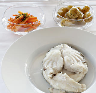 SKREI: Lofoten Fiskerestaurant ovnsdamper torsken fra stedet som har gitt inspirasjon til navnet . Foto: OLE C.H. THOMASSEN SKREI: Lofoten Fiskerestaurant ovnsdamper torsken fra stedet som har gitt inspirasjon til navnet . Foto: OLE C.H. THOMASSEN