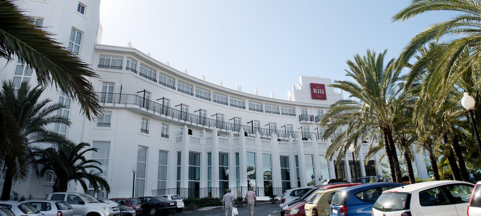 HOTELLUKSUS: Det er tett mellom hotellpalassene i Meloneras, her er  Clubhotel Riu Grand Canaria. Foto: JOHN TERJE PEDERSEN