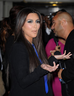 Kim Kardashian overfalt på rød løper