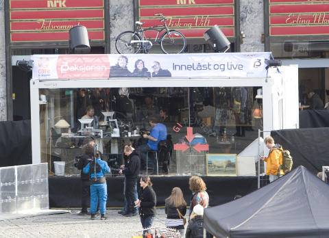 AKSJON-RADIO: I 2009 var Ronny innel�st i et radiostudio p� Youngstorget i Oslo for � samle inn penger til TV-aksjonen.
Foto: Morten Holm / Scanpix .