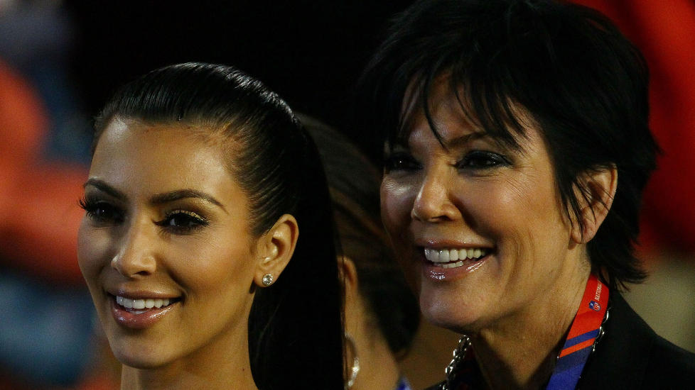 IMPONERT: Kim Kardashian f�r ros av mamma Kris Jenner for hvordan hun h�ndterte det � f� kastet mel over seg p� r�d l�per. Foto: Win McNamee / Getty Images / AFP / Scanpix