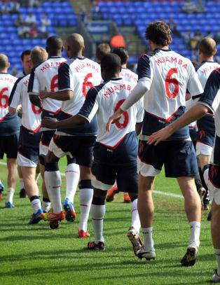 Bolton hyllet Muamba med viktig seier