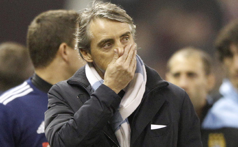 SKUFFET: Roberto Mancini m�tte se City avgi to poeng i kampen om ligamesterskapet i g�r, etter 1-1 p� Britannia. De lysebl� har bare tatt ni poeng p� sine ni siste bortekamper.  Foto:  REUTERS/Darren Staples