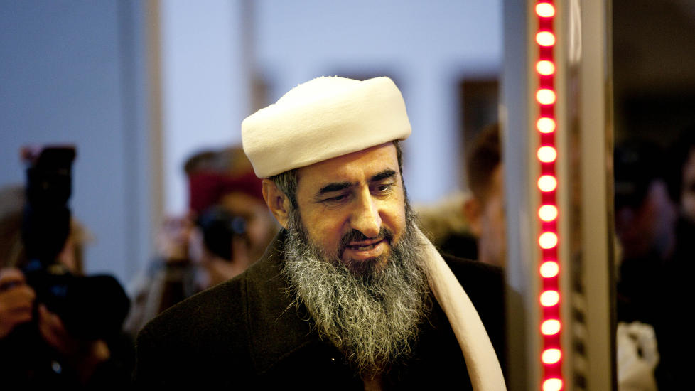 KREKAR:  Her ankom mulla Krekar Oslo Tinghus i februar. I dag faller dommen.
Foto: Tomm W. Christiansen/Dagbladet