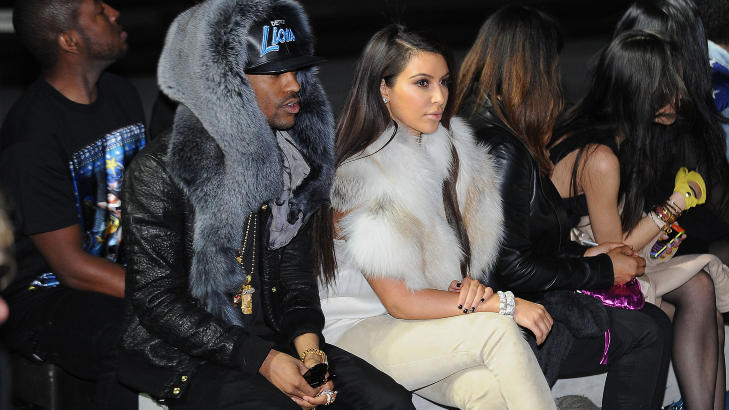 PELSFAN: Kim Kardashian er ikke ukjent for � bruke pels - som her p� visningen til rapperen Kanye West under Paris Fashion Week nylig. Foto: Stella Pictures