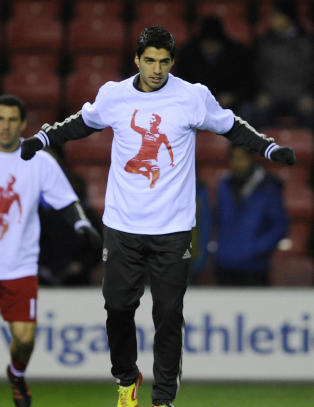 �Den som tr�kker op� Su�rez, tr�kker p� Liverpool-supporterne�