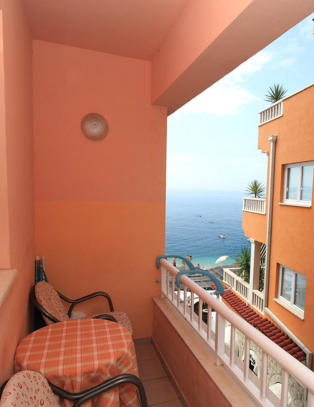 - Du skal kunne se havet uten � m�tte lene deg ut fra balkongen