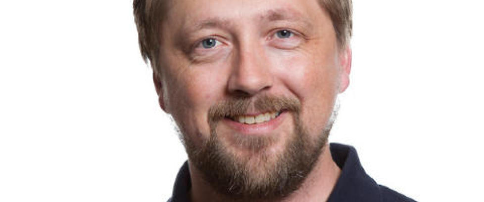 �Admiral, s�k om pakke og kom deg ut av Forsvaret. Vi er forbanna�