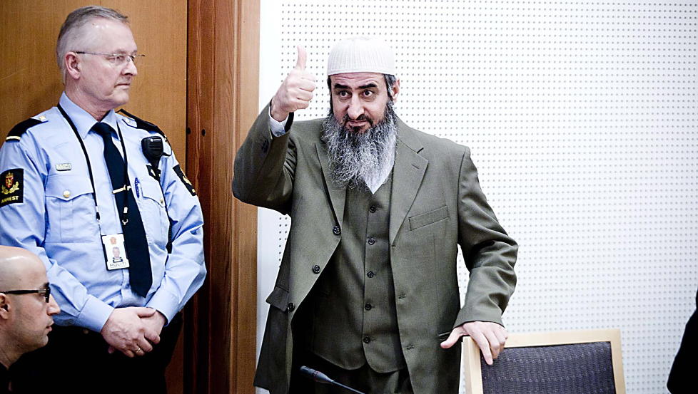 �SHOWMANN�: Mulla Krekar ble d�mt til fem �rs fengsel. If�lge Breivik lager han bevisst et �show� i retten.  Foto: Bj�rn Langsem / Dagbladet.