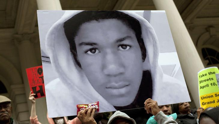 «JUSTICE FOR TRAYVON»: Det har vært flere demonstrasjoner i USA der folk krever en lovendring. Dette bildet er fra New York i går. Zimmerman har gått i skjul av frykt for sitt eget liv. Foto: Allison Joyce/Getty Images/AFP/ScanpixNTB «JUSTICE FOR TRAYVON»: Det har vært flere demonstrasjoner i USA der folk krever en lovendring. Dette bildet er fra New York i går. Zimmerman har gått i skjul av frykt for sitt eget liv. Foto: Allison Joyce/Getty Images/AFP/ScanpixNTB