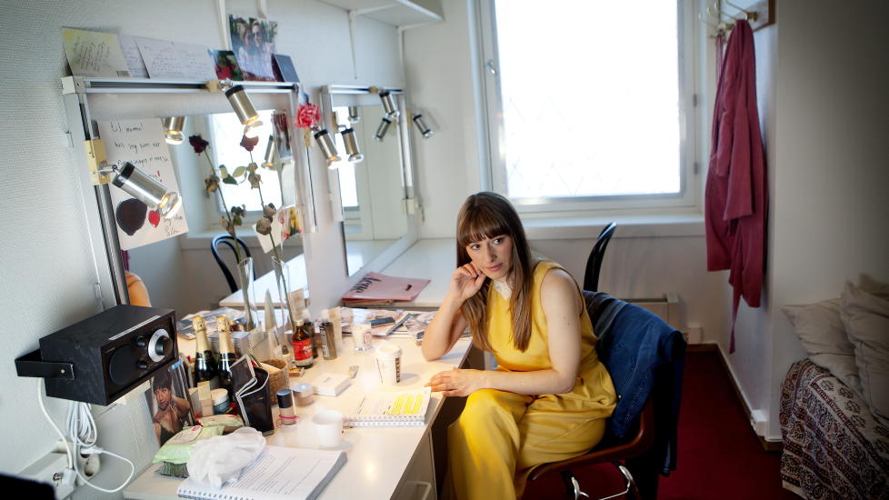 IKKE FAST ANSATT : -� ikke vite hva jeg gj�r om et �r, er spennende. Det ligger en kraft i � m�tte skape noe for seg selv, mener Pia Tjelta.Foto: Anita Arntzen / Dagbladet