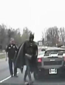 Her blir Batman stoppet av politiet