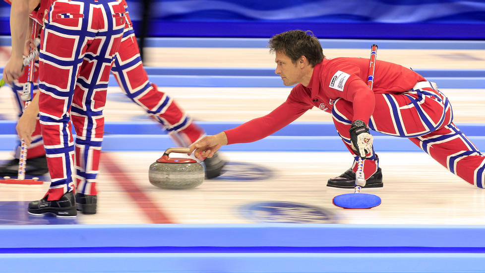 TAP OG SEIER: Thomas Ulsrud og Norge har f�tt en blandet start p� mesterskapet. Foto: REUTERS/Arnd Wiegmann