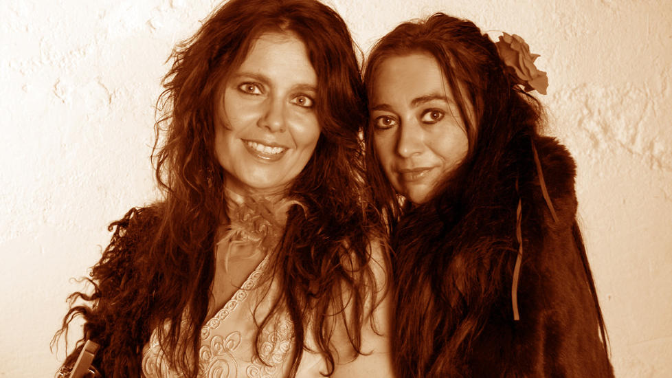 WOMEN IN BLUES: Margit Bakken (t.v.) og Rita Engedalen med norske og utenlandske musikervenner.