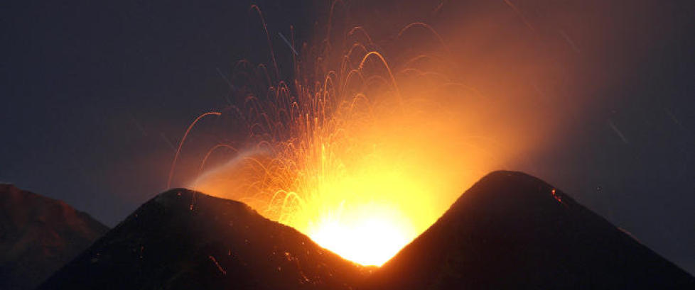Her spyr Etna ut lava for femte gang i �r