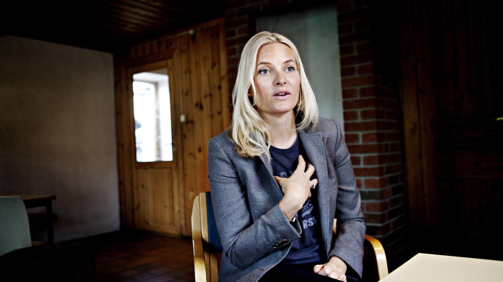OPPTATT AV DEN ENKELTE: Visjonen til Kronprinsparets Fond er � se hver enkelt ungdom som enkeltpersoner, noe ogs� kronprinsessen er opptatt av. - Jeg tror det er mange, mange som st�r uten en f�lelse av at det er bruk for dem, sier hun. Foto: Nina Hansen / Dagbladet