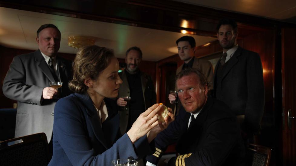 POLAR AGATHA CHRISTIE-ROMAN: Sven Nordin spiller passelig forfyllet kaptein i et typete persongalleri i �En fiende � d� for�.