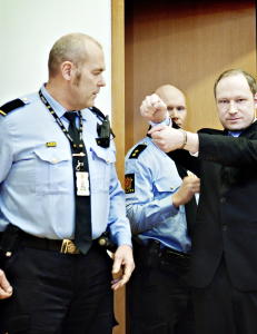 - Breivik planla tagging som militær operasjon