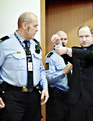- Breivik planla tagging som militær operasjon