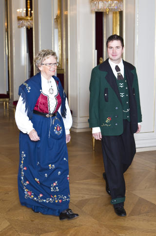 SKREV BREV TIL NAV: Geir Pollestad (Sp) mente Skjervheim, basert på kronikken i seg sjøl, sannsynlig har begått trygdesvindel. Derfor tipset han Nav. Her sammen med samferdselsminister Magnhild Meltveit Kleppa (Sp).
Foto: Gorm Kallestad / Scanpix SKREV BREV TIL NAV: Geir Pollestad (Sp) mente Skjervheim, basert på kronikken i seg sjøl, sannsynlig har begått trygdesvindel. Derfor tipset han Nav. Her sammen med samferdselsminister Magnhild Meltveit Kleppa (Sp).
Foto: Gorm Kallestad / Scanpix