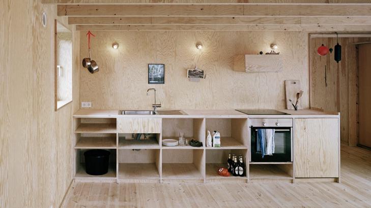 RENDYRKET MINIMALISME: Kryssfiner er ekstremt renlinjet, funksjonelt - og slitesterkt. Foto: Rasmus Norlander RENDYRKET MINIMALISME: Kryssfiner er ekstremt renlinjet, funksjonelt - og slitesterkt. Foto: Rasmus Norlander