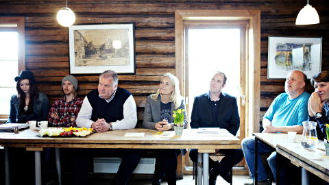STOLT: Kronprinsesse Mette-Marit lytter engasjert til p�blenes historier inne i andre etasje p� Rodel�kka velhus. - Jeg blir utrolig glad i dem og stolt over det de f�r til, sier hun til Dagbladet. 
Foto: Nina Hansen / Dagbladet