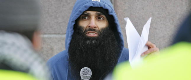 Arfan Bhatti pågrepet for vold i natt