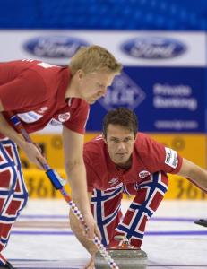 Curlinggutta henger med i kampen om sluttspill