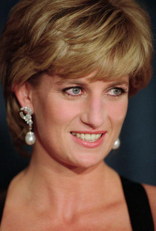 SKAL PORTRETTERES: Avdøde prinsesse Diana skal portretteres av skuespiller Naomi Watts i filmen «Caught In Flight». Foto: AP Photo/NTB Scanpix SKAL PORTRETTERES: Avdøde prinsesse Diana skal portretteres av skuespiller Naomi Watts i filmen «Caught In Flight». Foto: AP Photo/NTB Scanpix