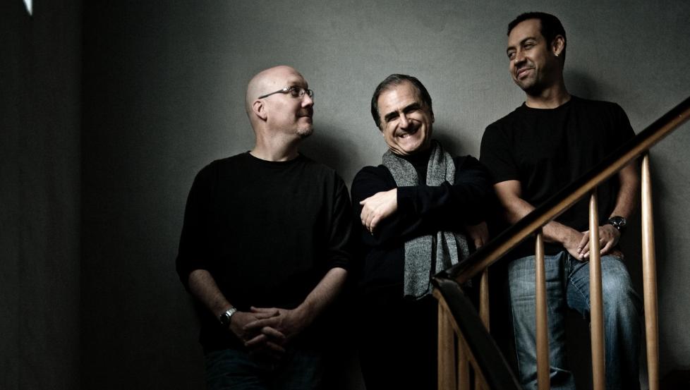 STERK TRIO:  Scott Colley (tv) og Antonio Sanchez flankerer den italienske mesterpianisten Erico Pieranunzi, b�de visuelt og lydlig.