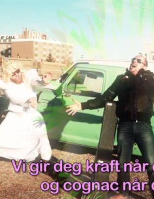 Her skjenkes Rune Rudberg konjakk av to engler
