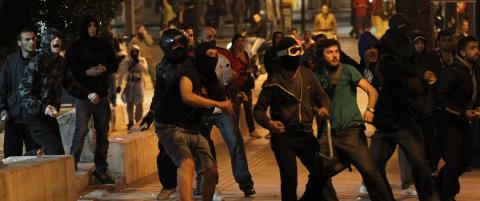 Blakk pensjonist skj�t seg selv i protest i Hellas