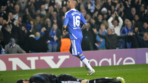 PUNKTERTE: Men en mektig avslutning opp i krysset roet Raul Meireles Chelsea-nervene, og sikret avansement til semifinale mot Barcelona. Keeper Artur fortviler. Foto: REUTERS/Toby Melville PUNKTERTE: Men en mektig avslutning opp i krysset roet Raul Meireles Chelsea-nervene, og sikret avansement til semifinale mot Barcelona. Keeper Artur fortviler. Foto: REUTERS/Toby Melville