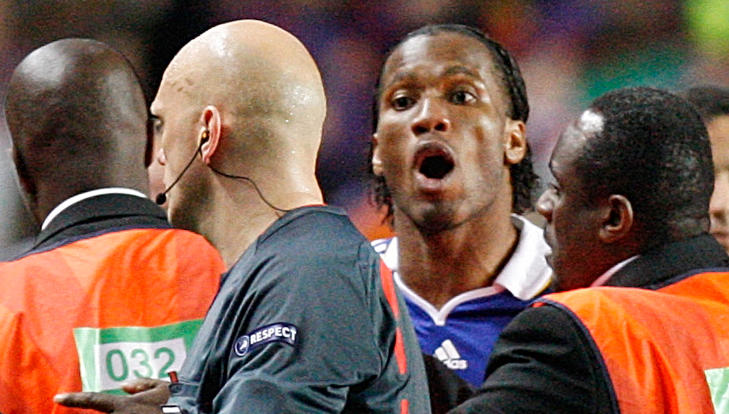 UTSKJELT AV DROGBA:Tom Henning Øvrebø gjorde en adskillig bedre kamp i semifinalen Chelsea mot Barcelona enn det Didier Droga tilla ham. FOTO: AP /Jon Super. UTSKJELT AV DROGBA:Tom Henning Øvrebø gjorde en adskillig bedre kamp i semifinalen Chelsea mot Barcelona enn det Didier Droga tilla ham. FOTO: AP /Jon Super.