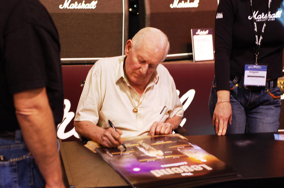 POPUL�R: Ogs� de siste �ra har Jim Marshall selv deltatt i selskapets PR-arbeid, og har hele tida v�rt en popul�r figur. Her fra den store instrumentmessa Namm i Los Angeles for fem �r siden. Foto: PENMACHINE / CREATIVE COMMONS
