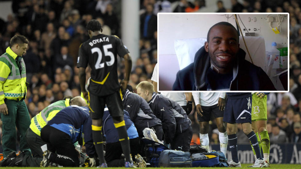 P� BEINA IGJEN: En hel verden holdt pusten da Muamba ble liggende livl�s p� banen. N� har han v�rt oppe av sykesenga. Foto: OLLY GREENWOOD/AFP/NTB scanpix