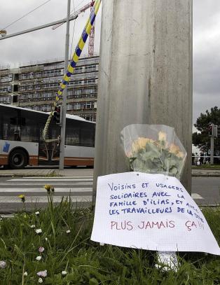 Slo i hjel kontrollør etter trafikkbulk