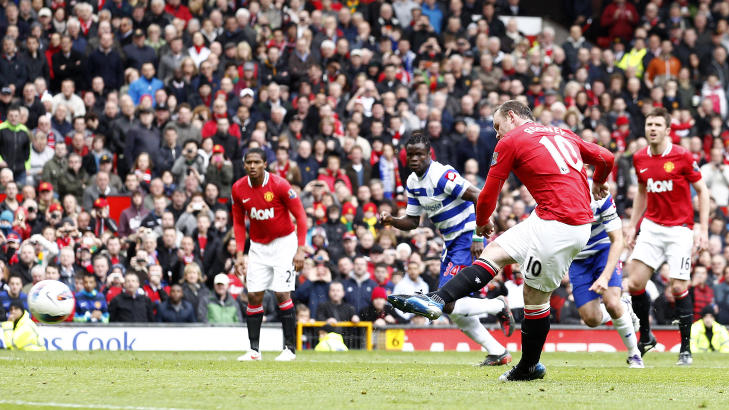 NÅDELØS: Wayne Rooney skal ikke ha skylda for andres feil, og han gjorde heller ingen da han dunket ballen i hjørnet fra straffemerket.Foto: SCANPIX/AP/Jon Super NÅDELØS: Wayne Rooney skal ikke ha skylda for andres feil, og han gjorde heller ingen da han dunket ballen i hjørnet fra straffemerket.Foto: SCANPIX/AP/Jon Super